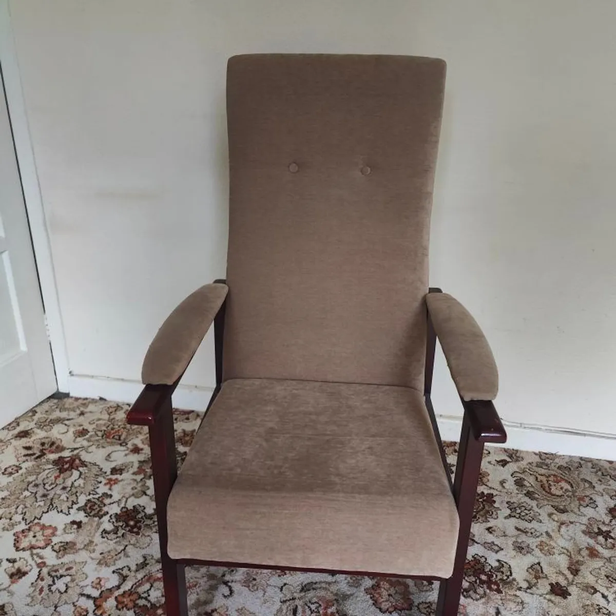 arm chair - Image 1