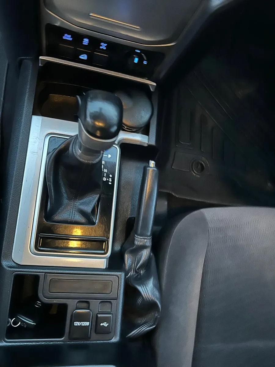 TOYOTA LANDCRUISER - Image 3