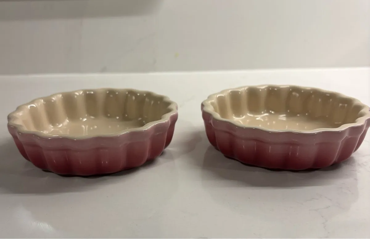Le creuset 2 mini fluted dishes - Image 1