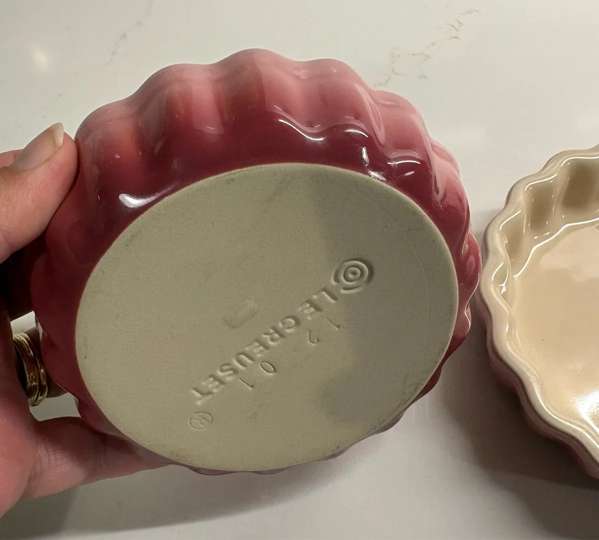 Le creuset 2 mini fluted dishes - Image 3