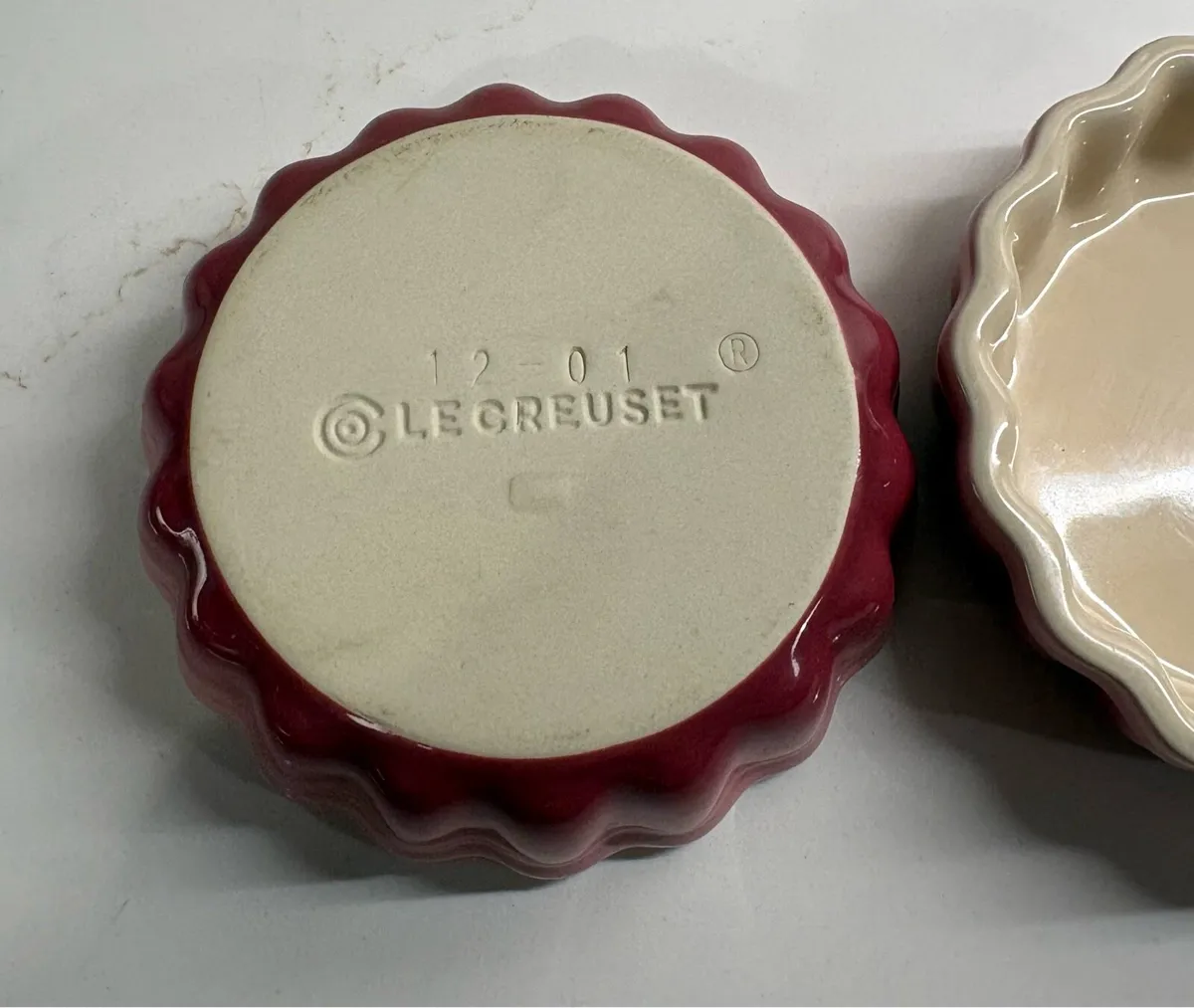 Le creuset 2 mini fluted dishes - Image 4