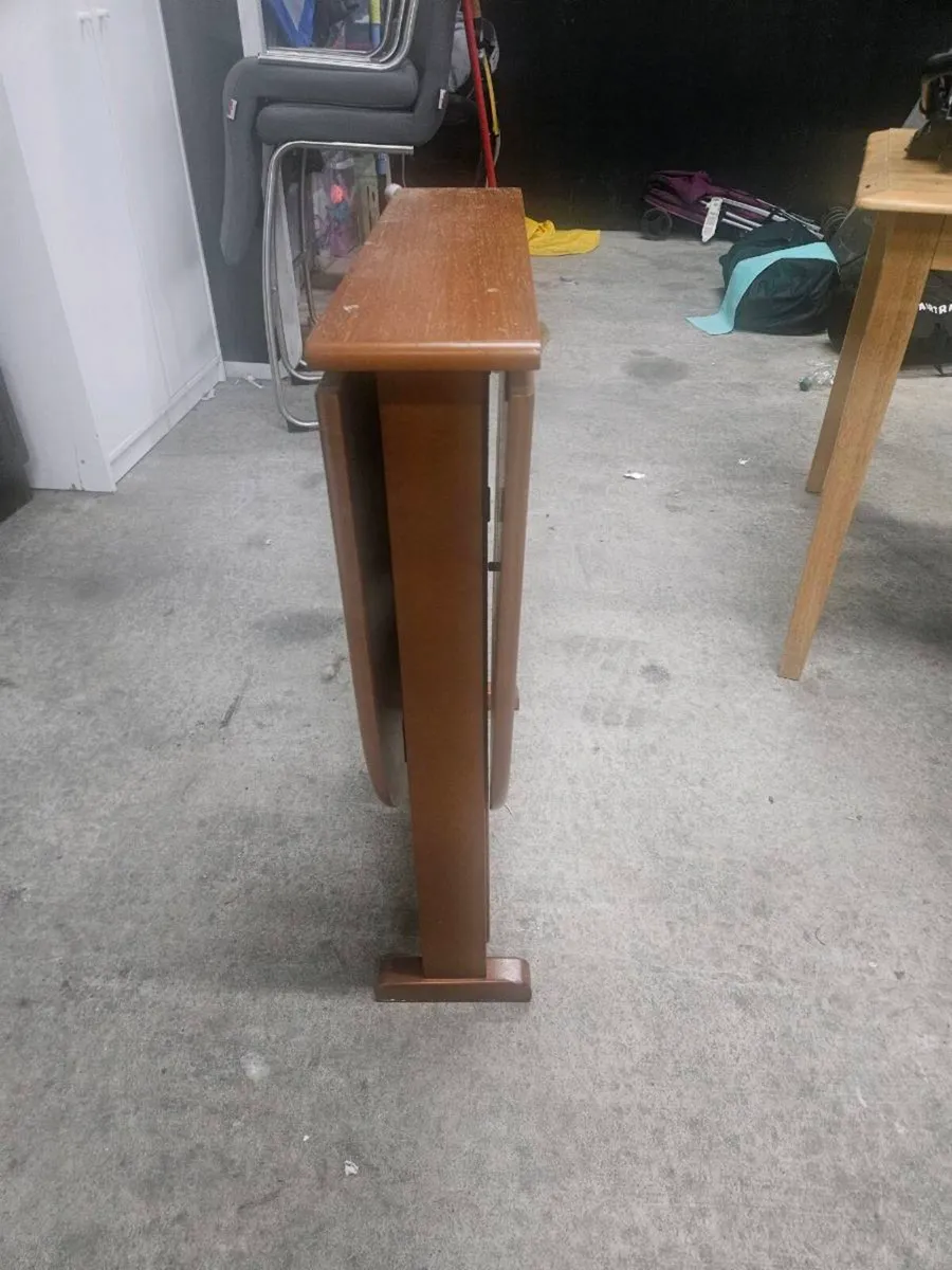 old-fashioned gateleg/drop-leaf table - Image 1