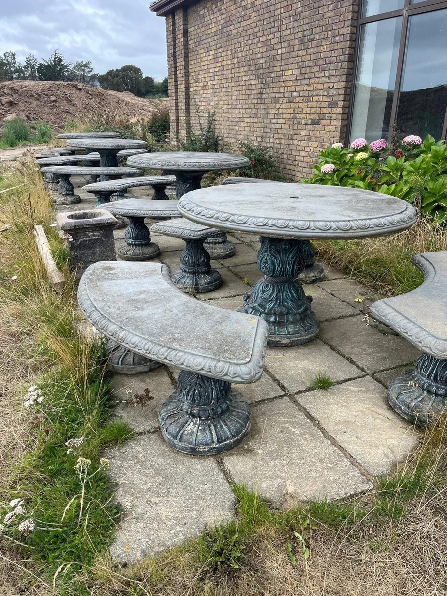 Classic stone table with three curved benches. - Image 1