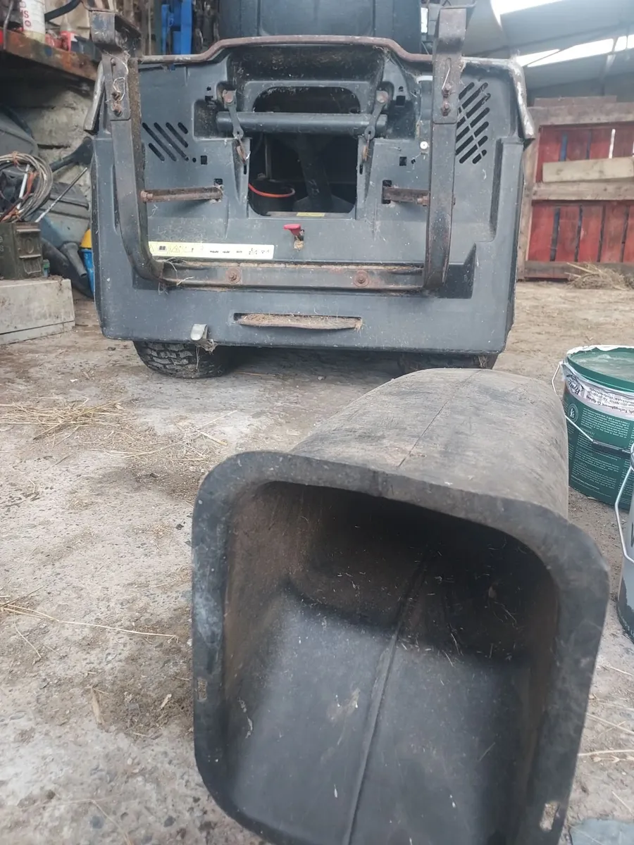 Ride on lawn mower - Image 3