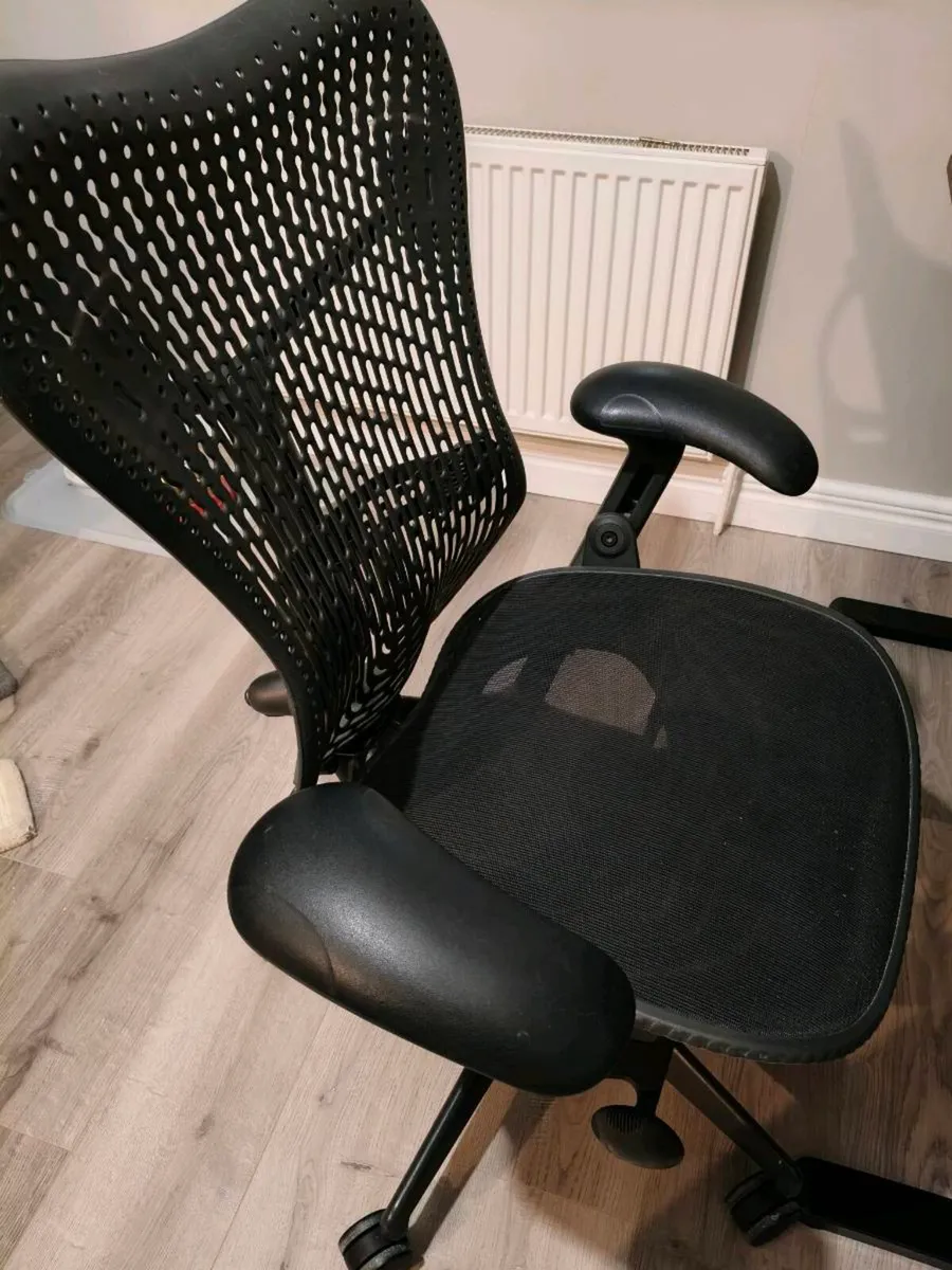 Office chair - Image 1