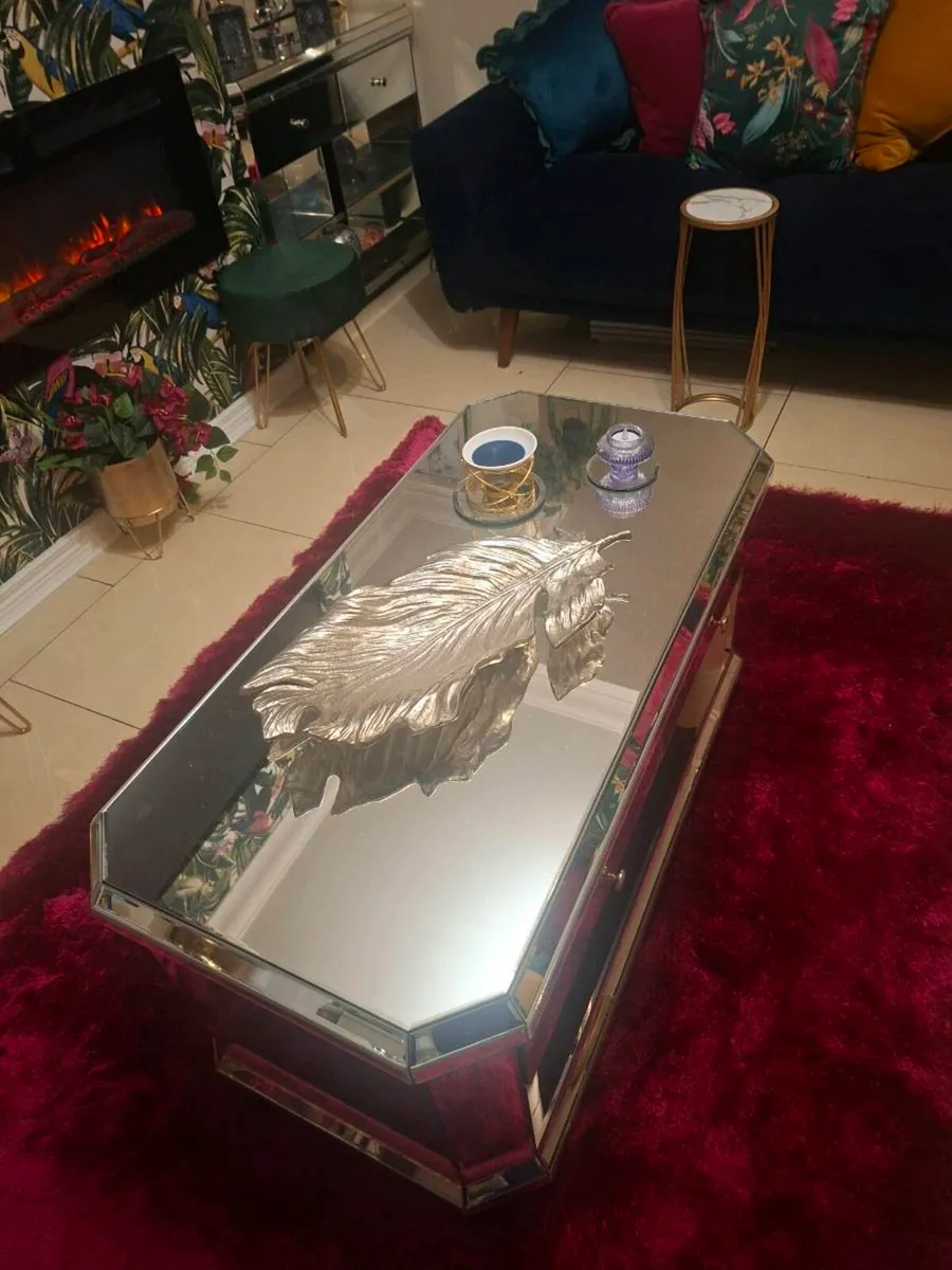Mirrored livingroom furniture - Image 3
