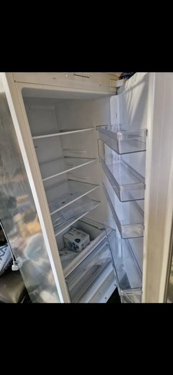 Neff Intergrated Fridge Freezer - Image 2
