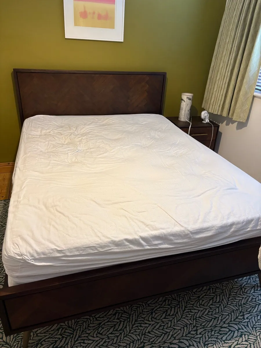 Bergen king size Bed, mattress and bedside lockers - Image 2