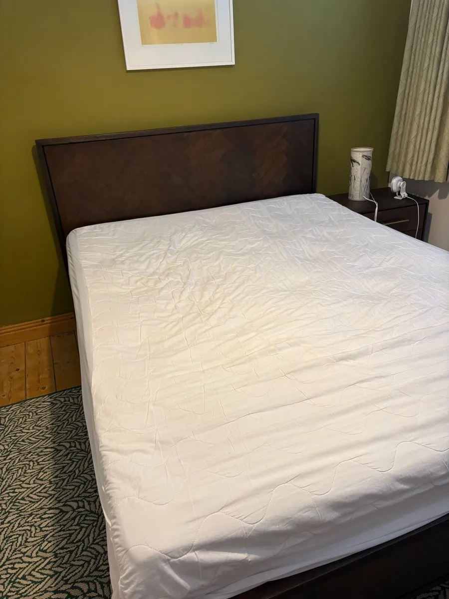 Bergen king size Bed, mattress and bedside lockers - Image 1