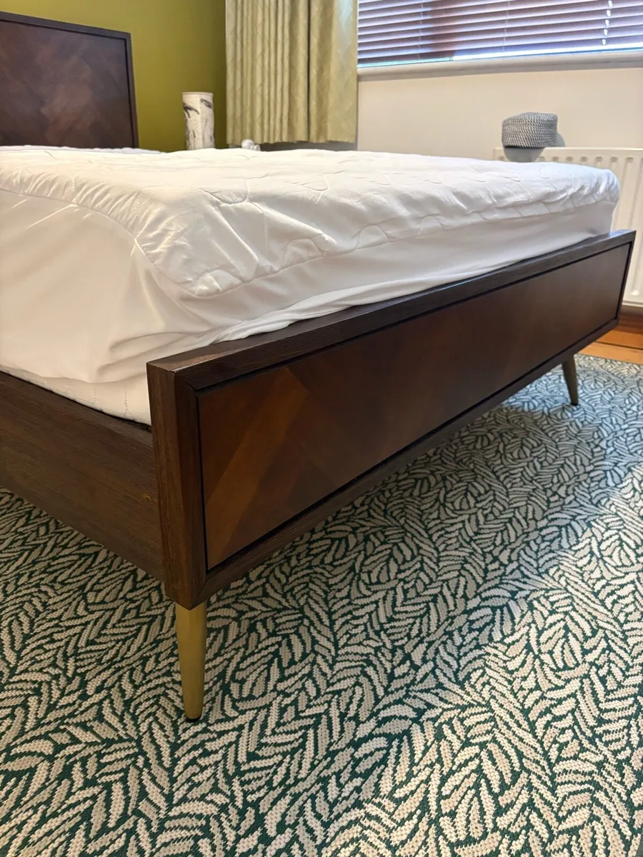 Bergen king size Bed, mattress and bedside lockers - Image 3