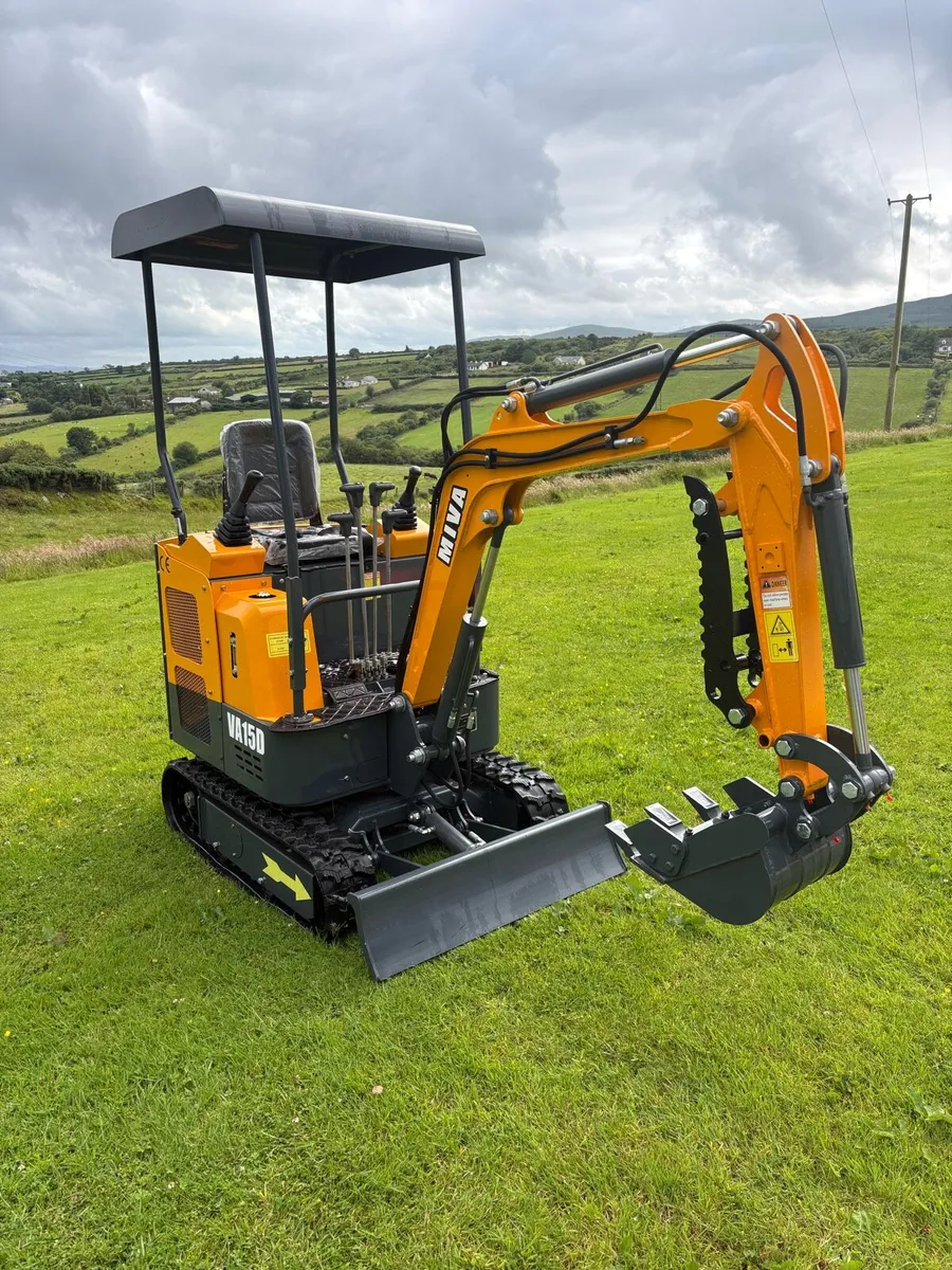 1.5/1T mini diggers selling fast - Image 3
