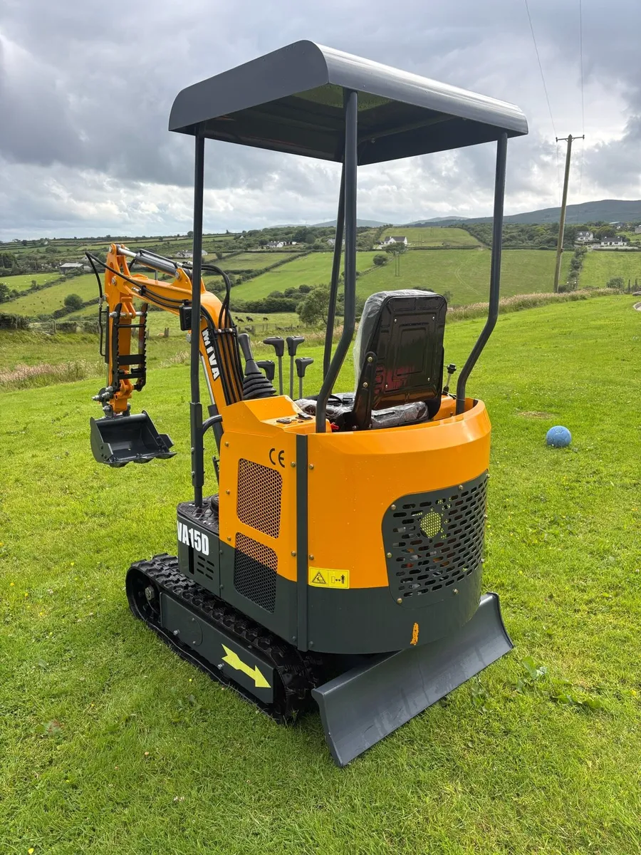 1.5/1T mini diggers selling fast - Image 4
