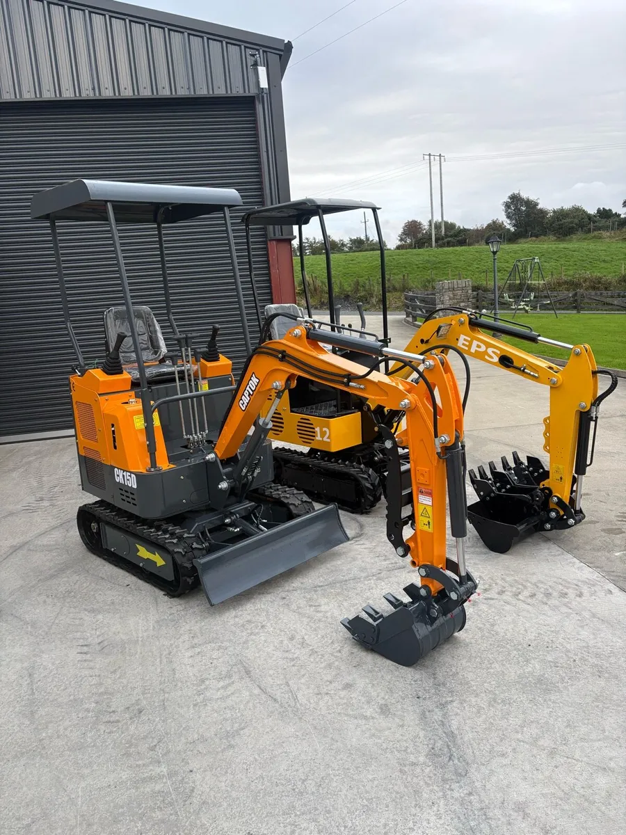 1.5/1T mini diggers selling fast - Image 1
