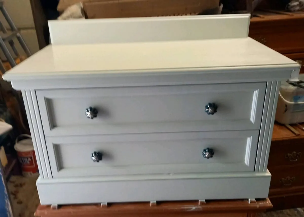 Chest of drawers - Image 1