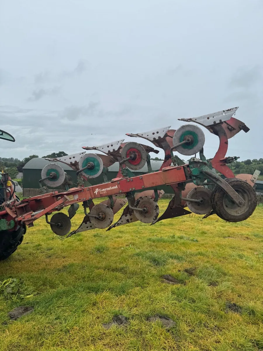Kverneland plough - Image 1