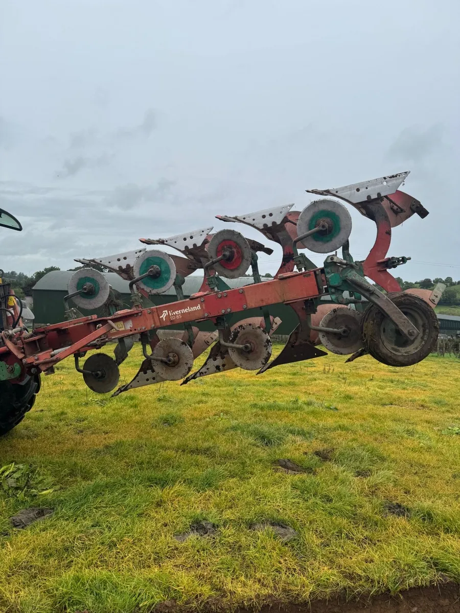 Kverneland plough - Image 4