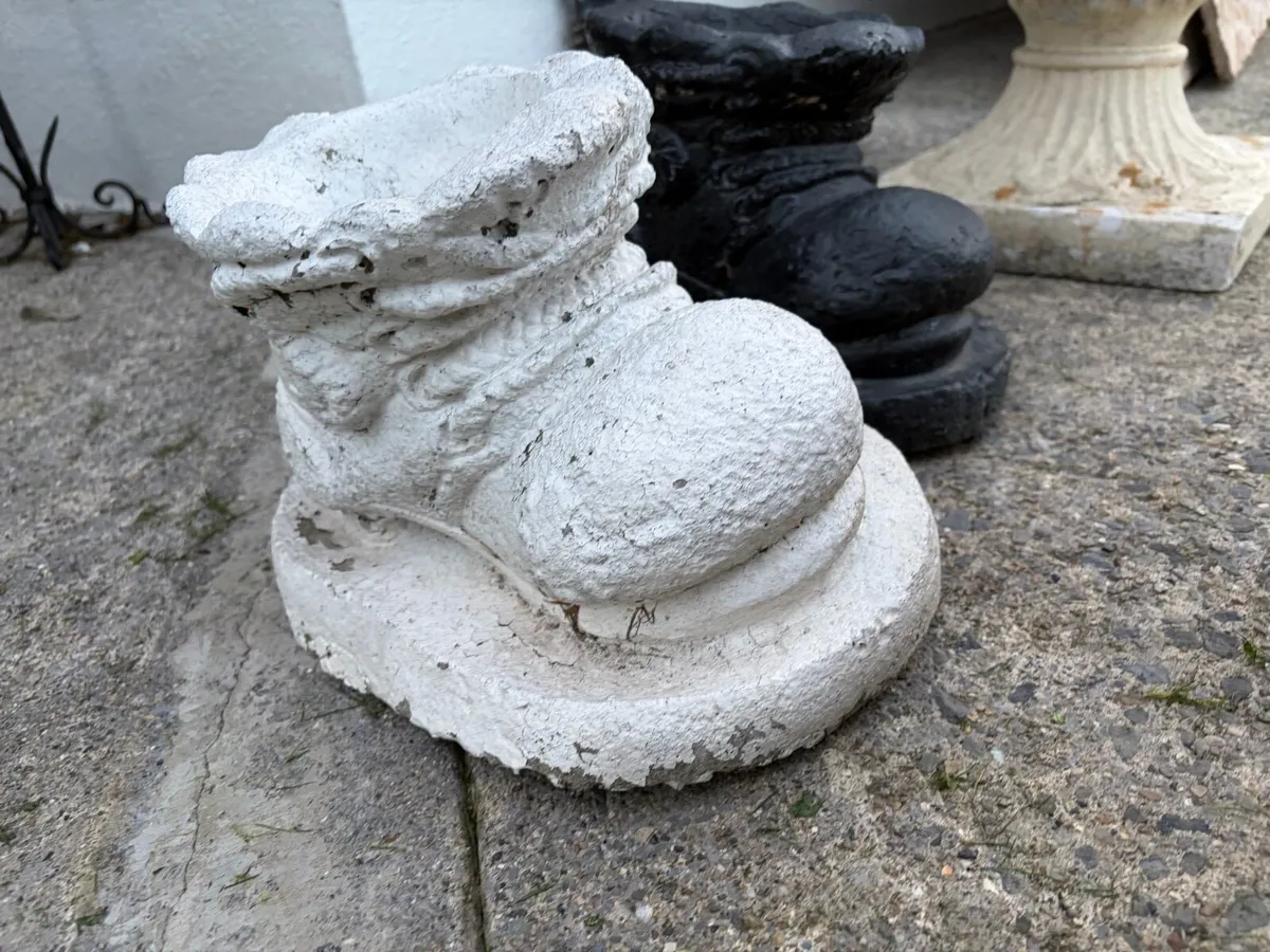 2 x concrete flower pot (Shoes) decor - Image 1