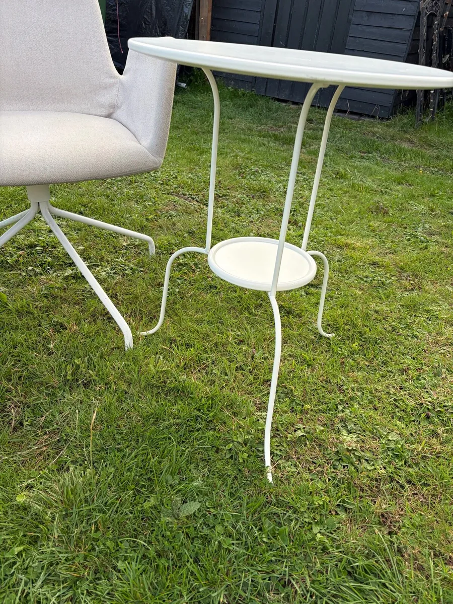 white metal side table  €20 - Image 2