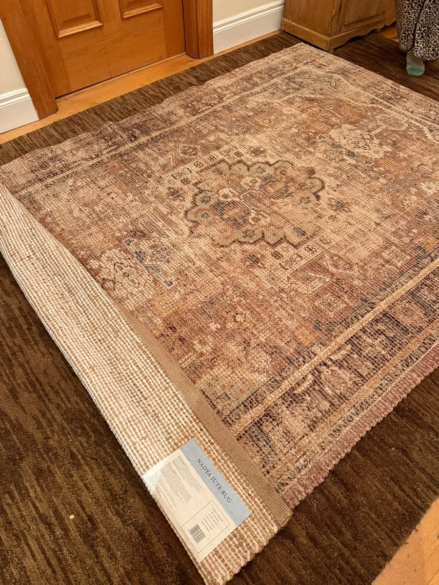 Beautiful new rug ,160/230 too big for me - Image 3