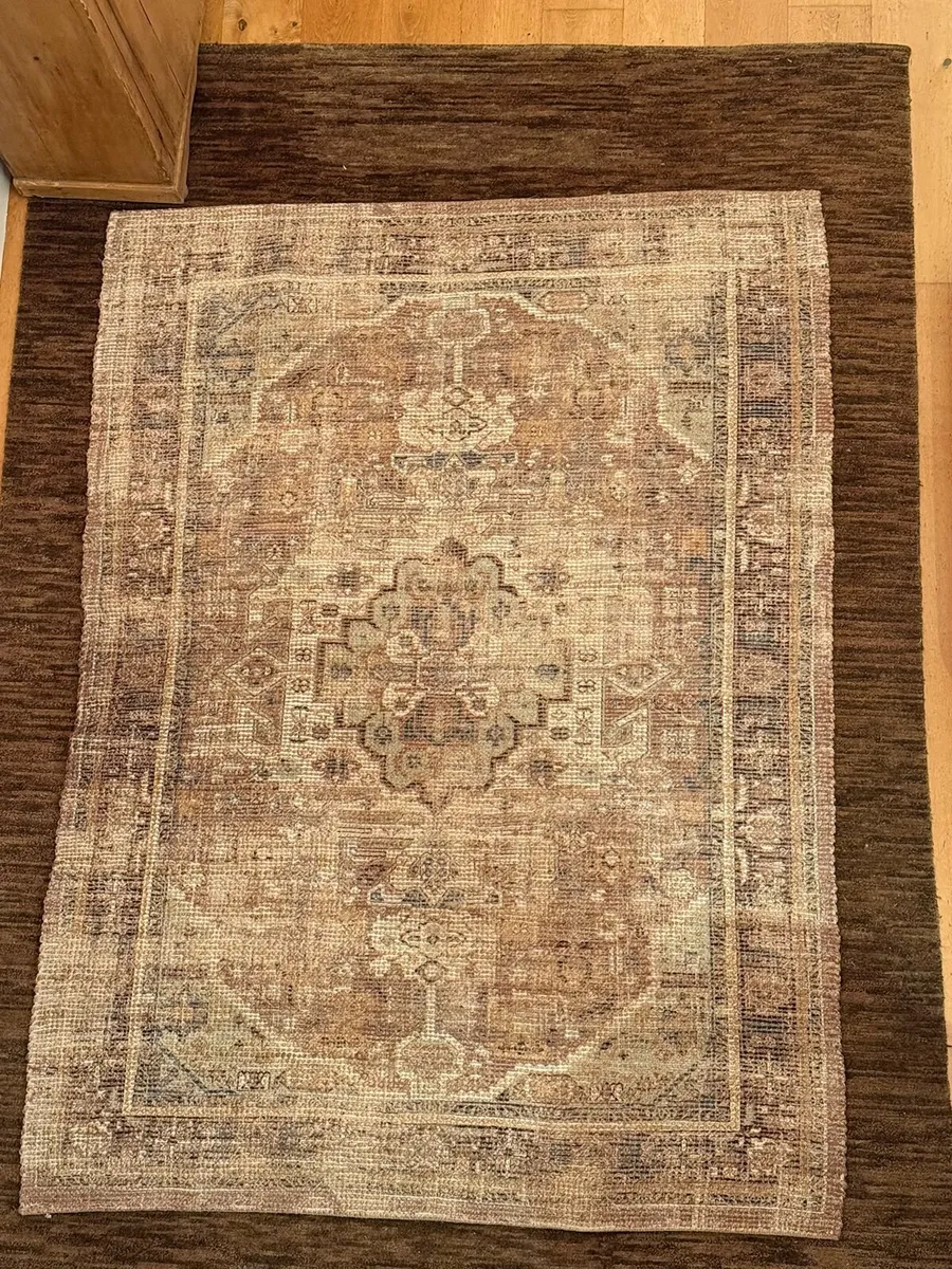 Beautiful new rug ,160/230 too big for me - Image 1