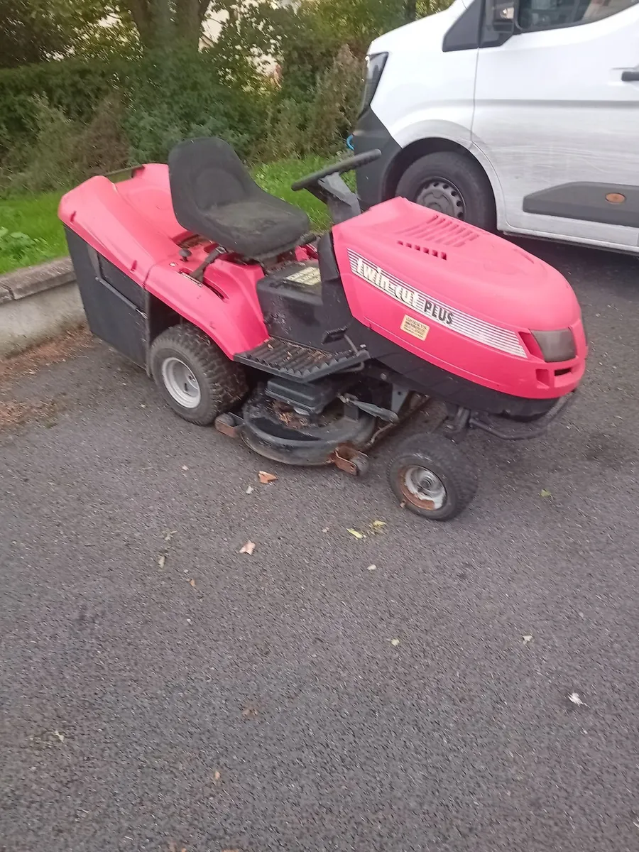 TRACTOR MOWER/ RIDE ON MOWER - Image 1