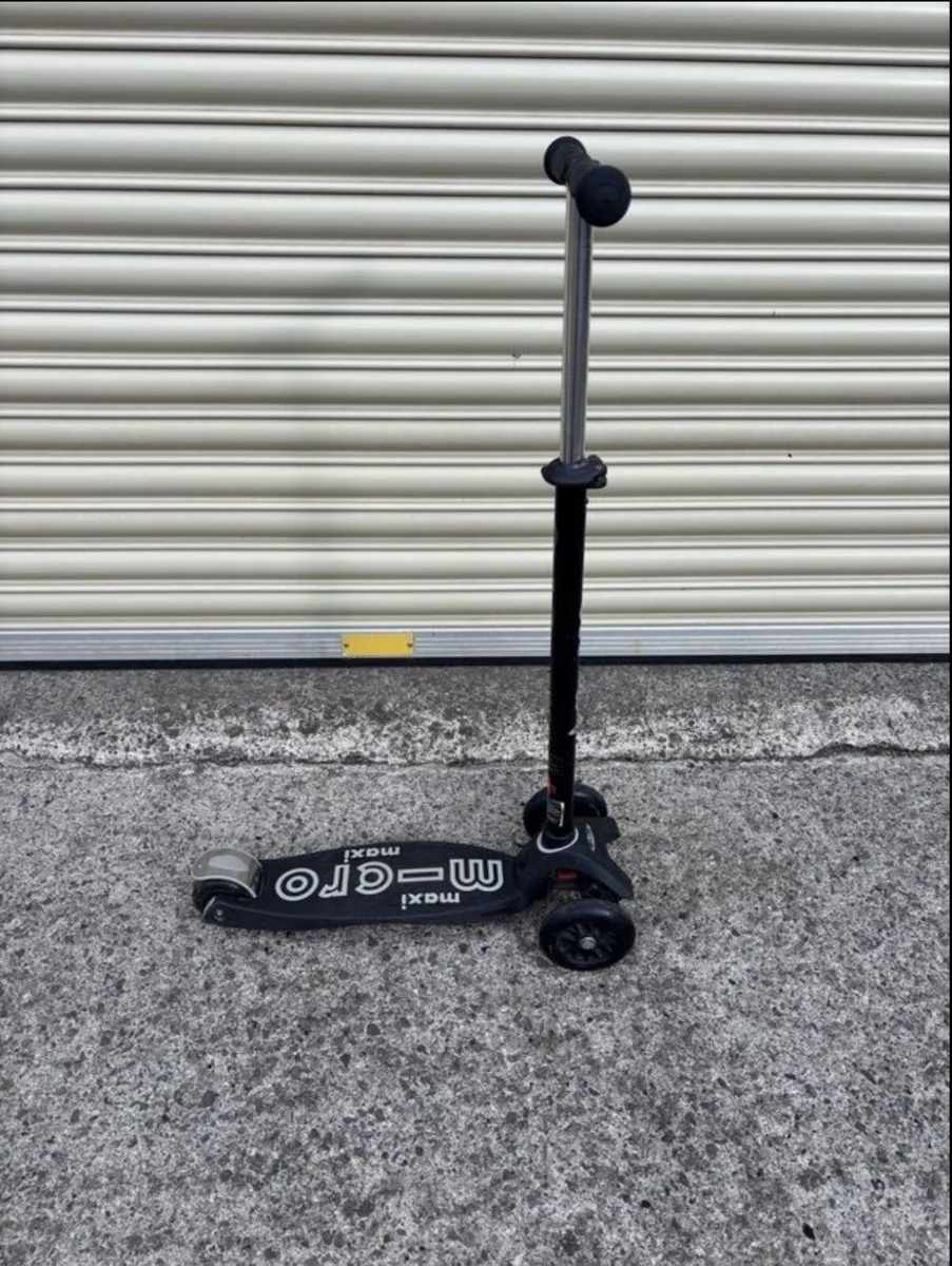 Maxi Macro Deluxe Scooter - Image 2
