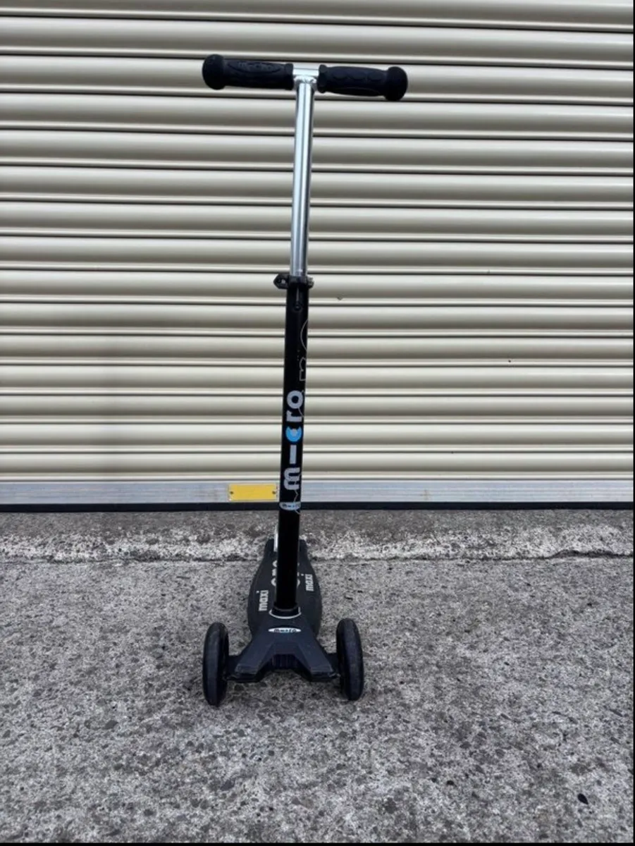 Maxi Macro Deluxe Scooter - Image 3