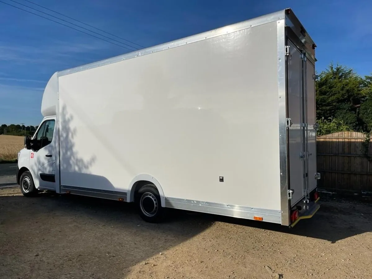 2025 Renault Master Luton Low Loader Van - Image 4