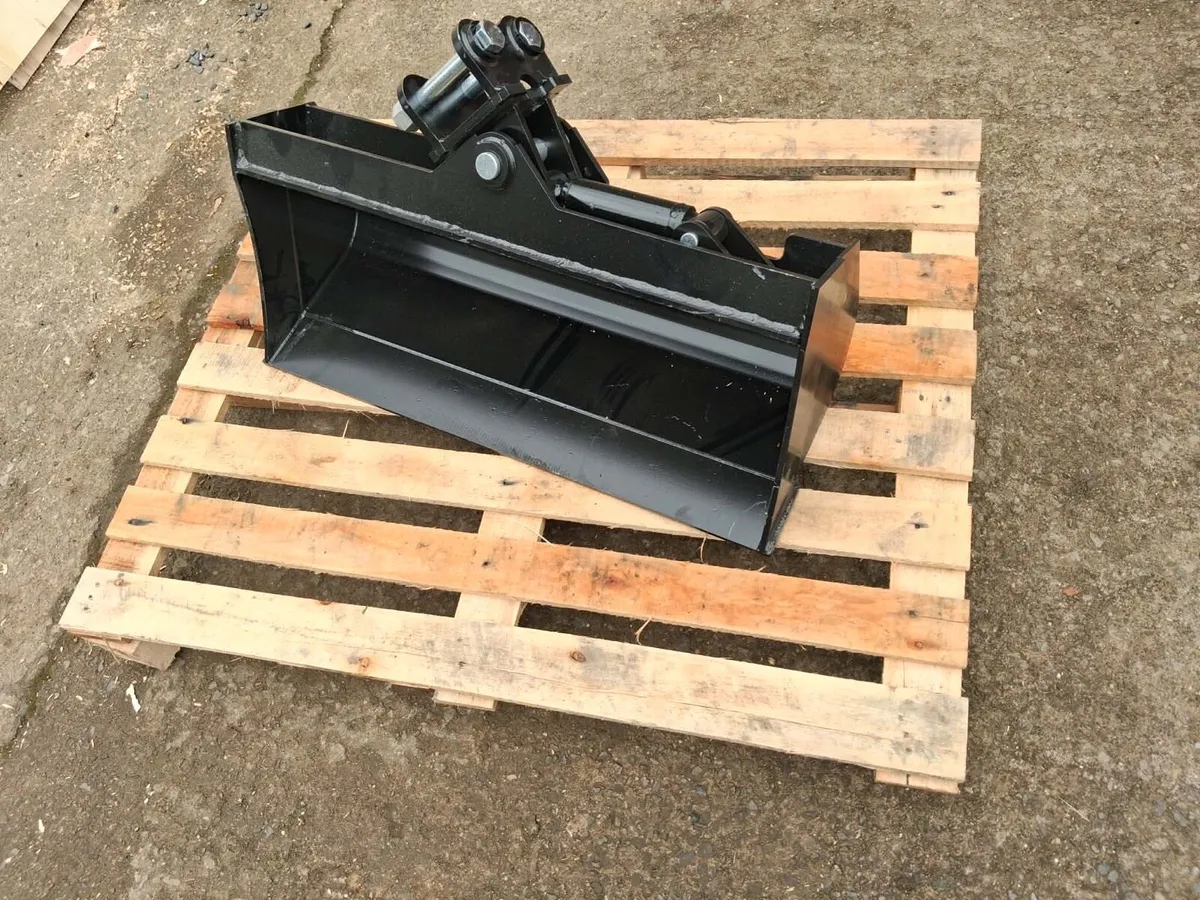 mini digger tilted bucket - Image 1