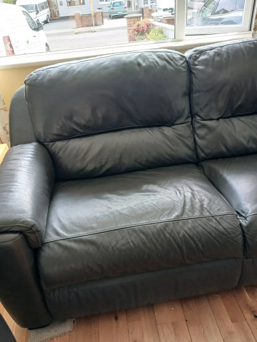 Leather couch - Image 3