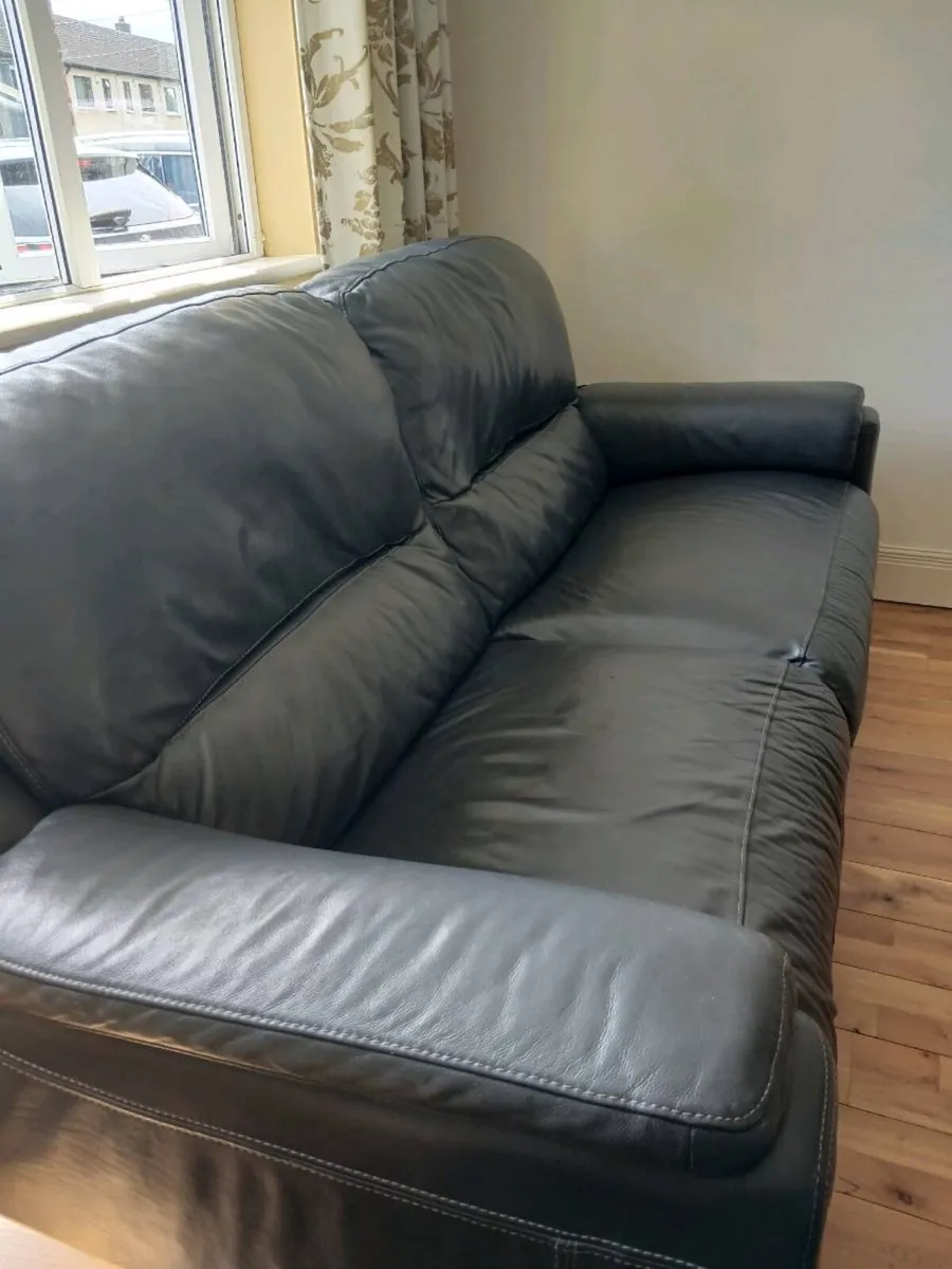 Leather couch - Image 1