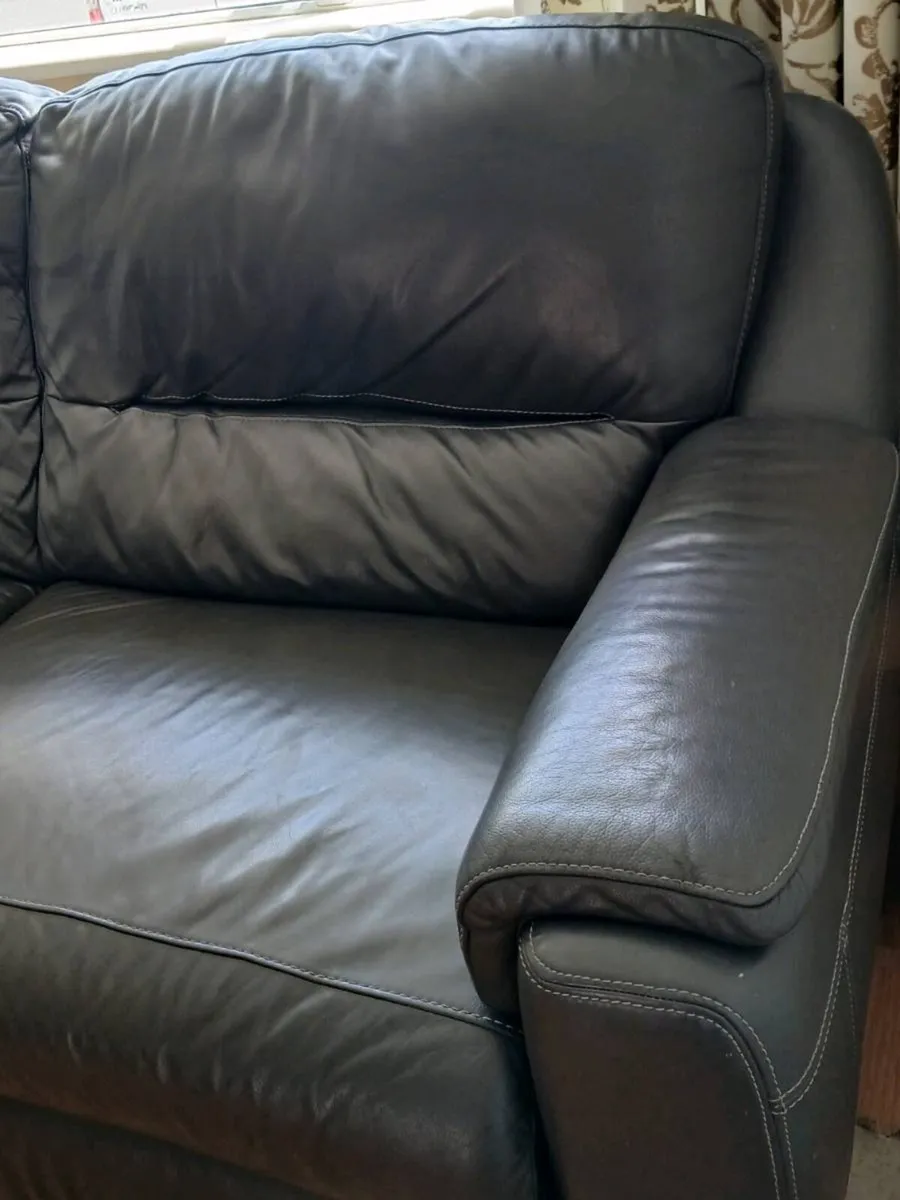 Leather couch - Image 2