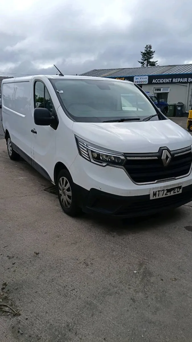Renault trafic 2.0 light damage £8850+ - Image 1