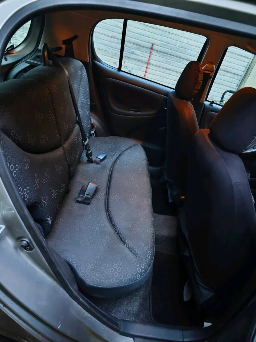 Toyota Yaris 2004 - Image 4