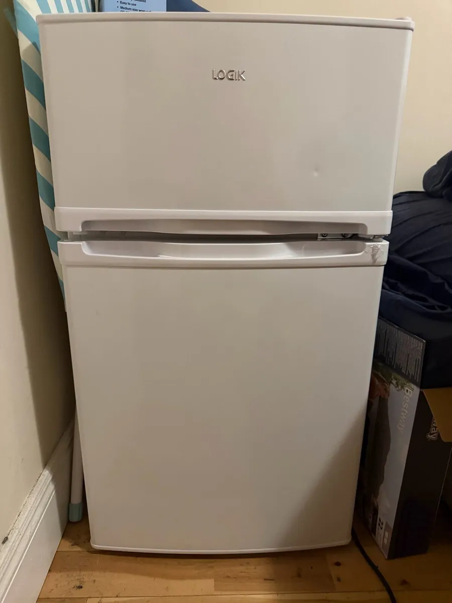 Logik under counter fridge freezer - Image 1