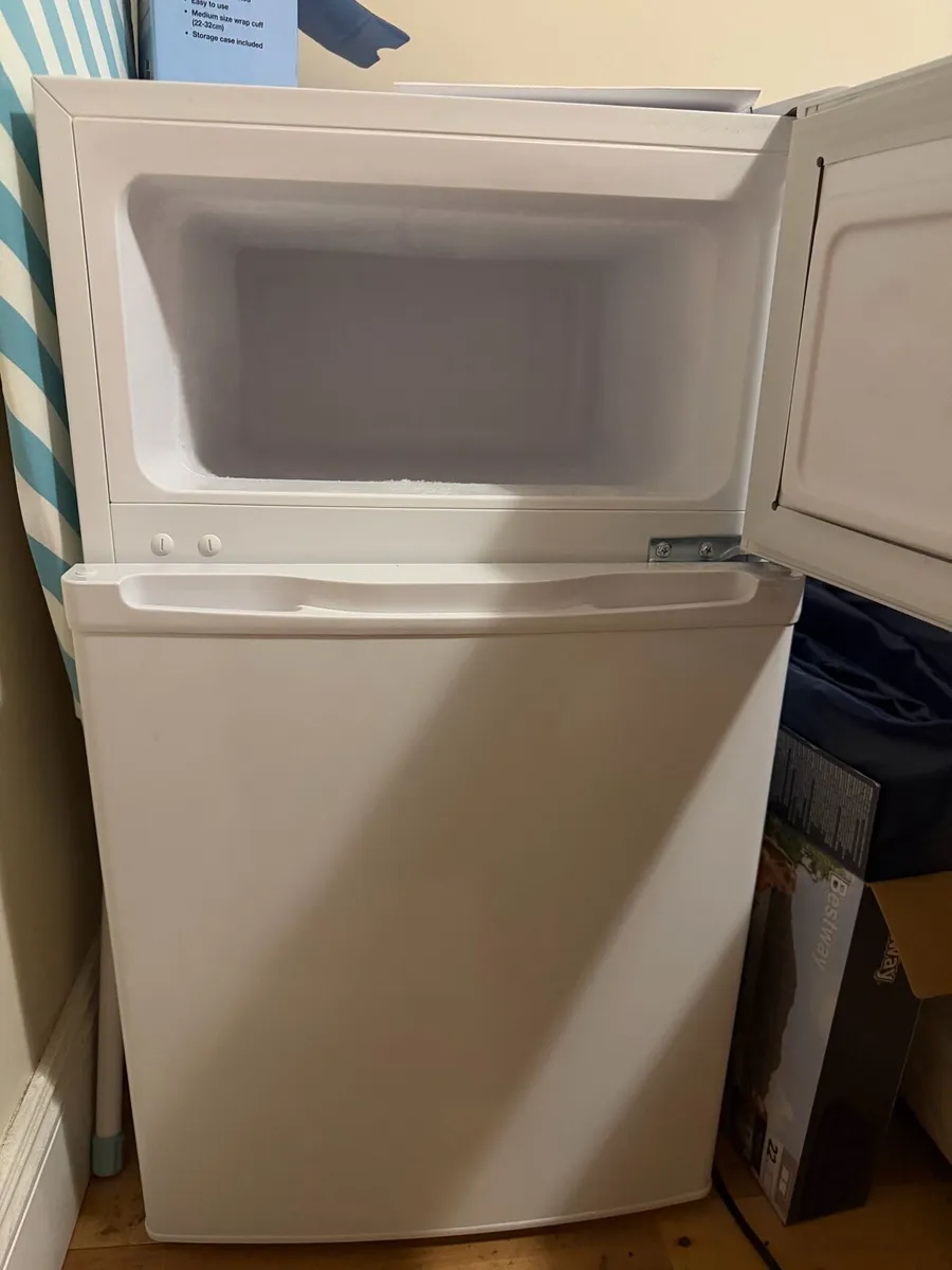 Logik under counter fridge freezer - Image 2