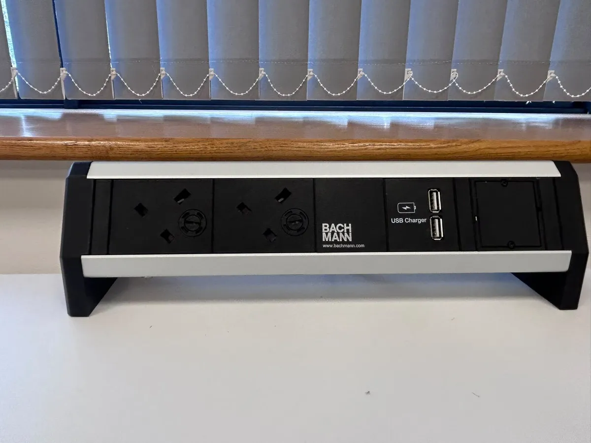 Electric Height Adjustable Office Table - Image 1