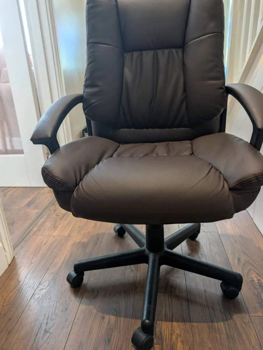 home desk and computer chair - Image 1