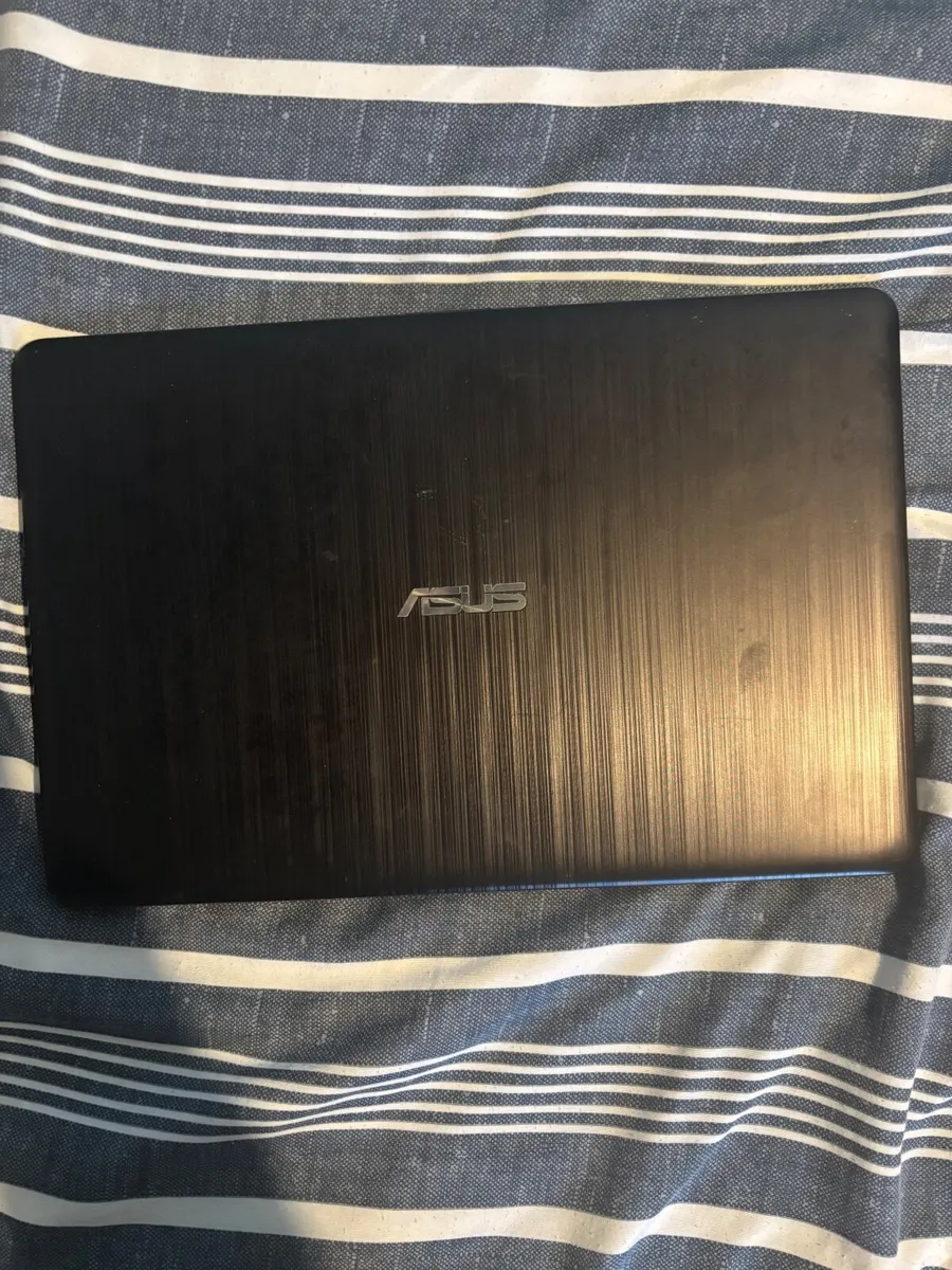 Laptop - Image 2