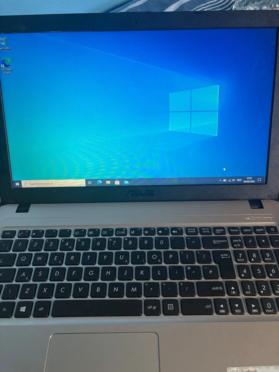 Laptop - Image 4