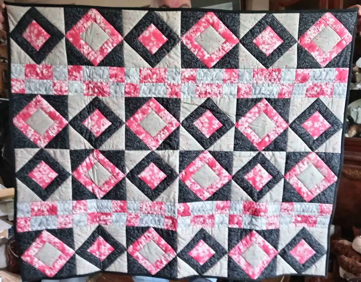 Lapsize? Handmade Quilt - Image 4