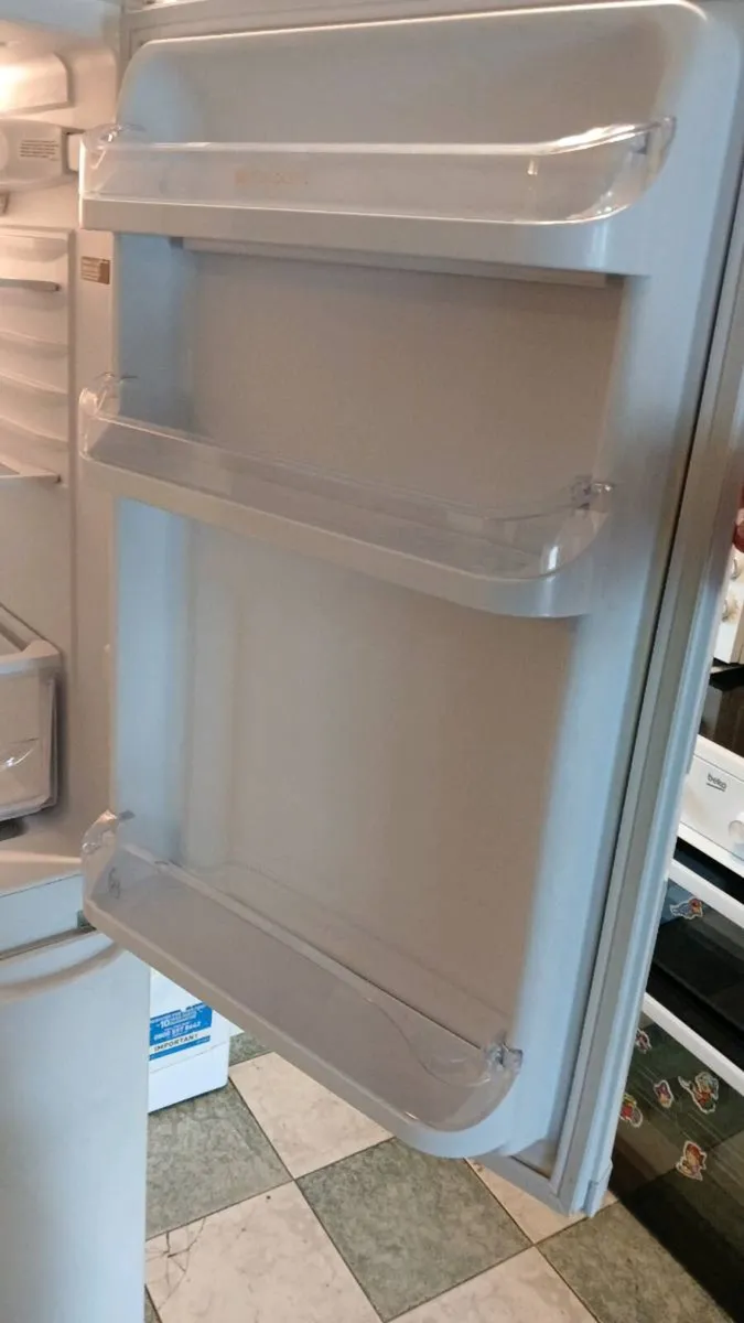 Hotpiont fridge freezer - Image 4