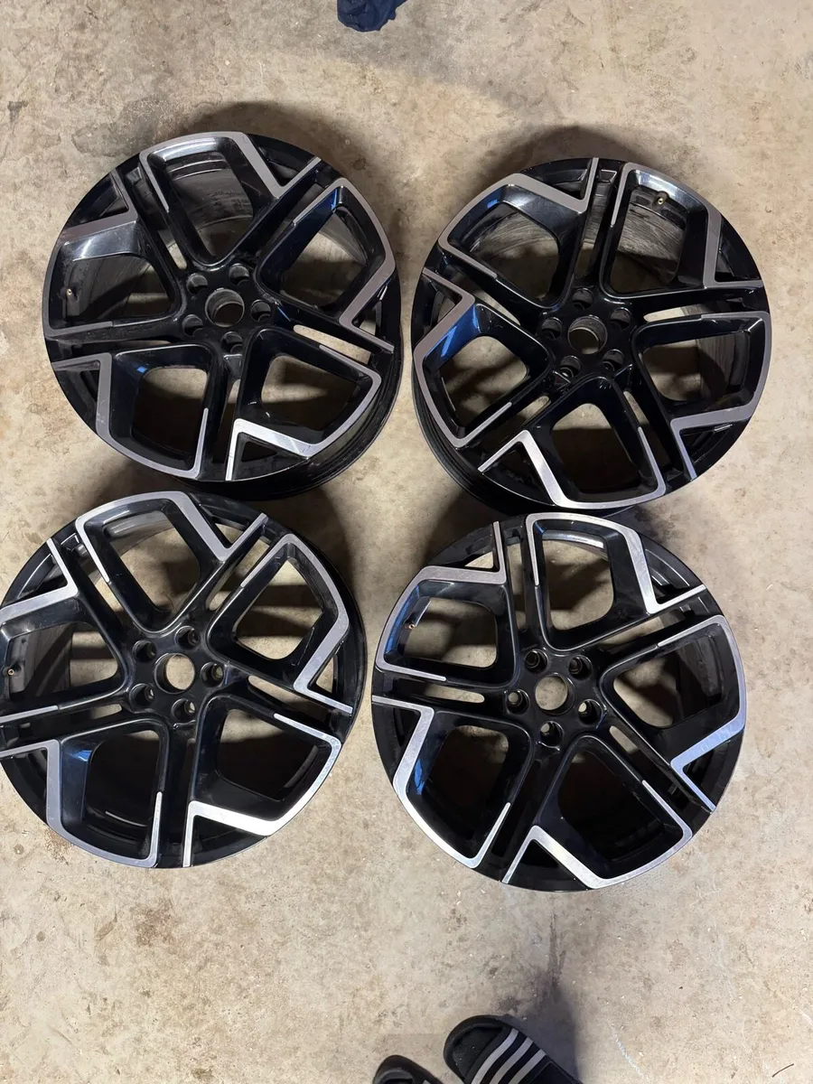 20” Genuine VW R line Alloys - Image 1