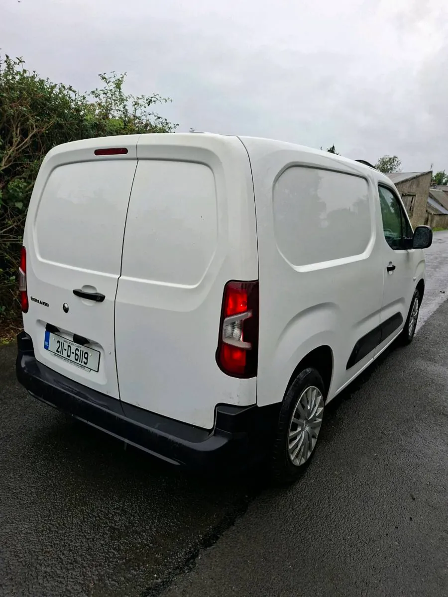CITROËN BERLINGO 2021 3 SEATER - Image 4