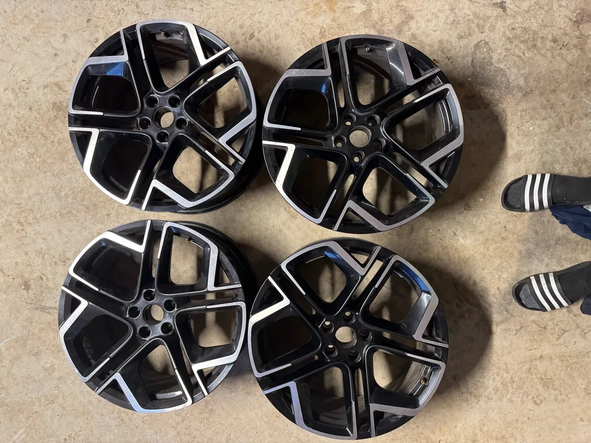 20” Genuine VW R line Alloys - Image 3