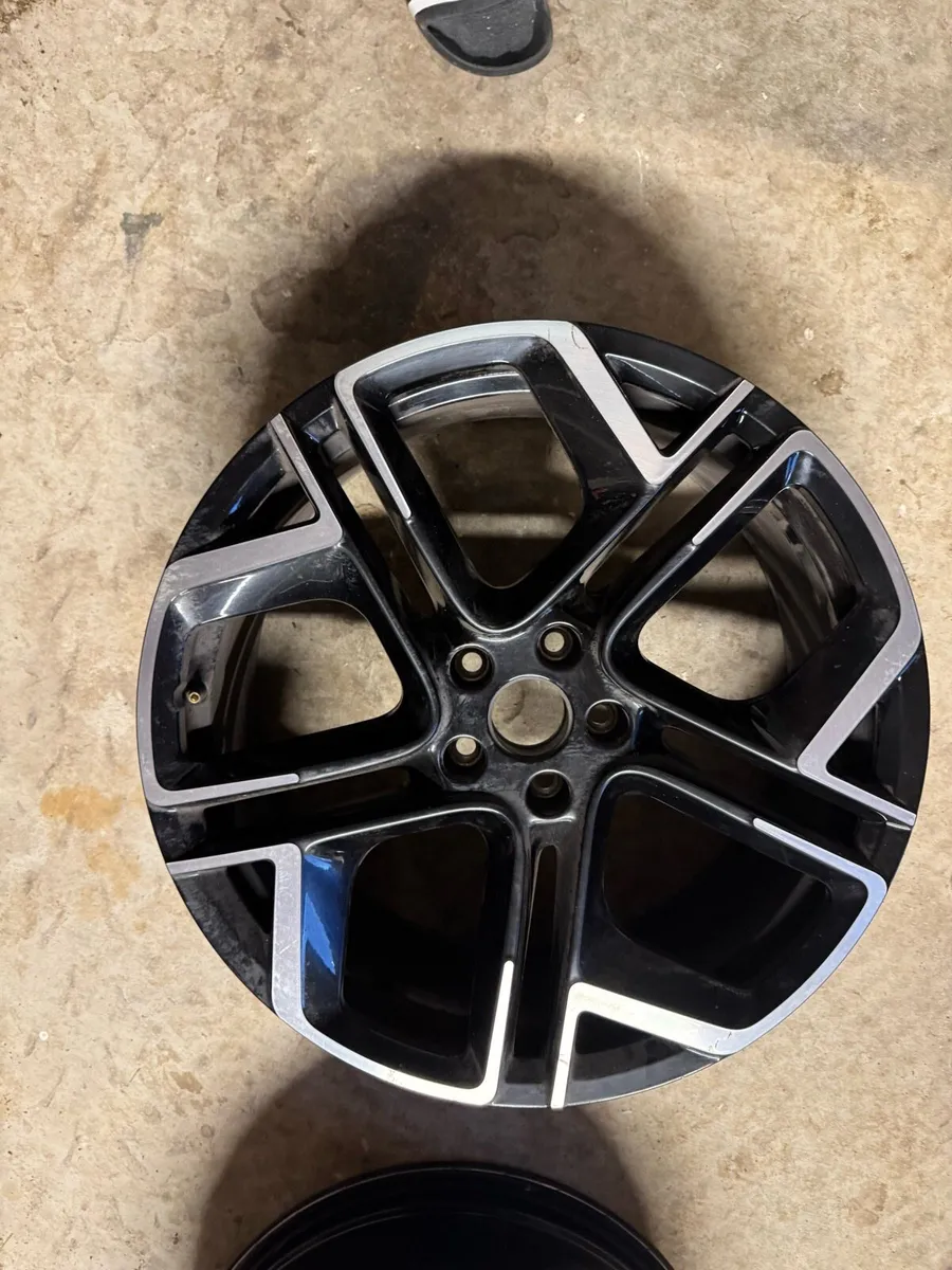 20” Genuine VW R line Alloys - Image 4