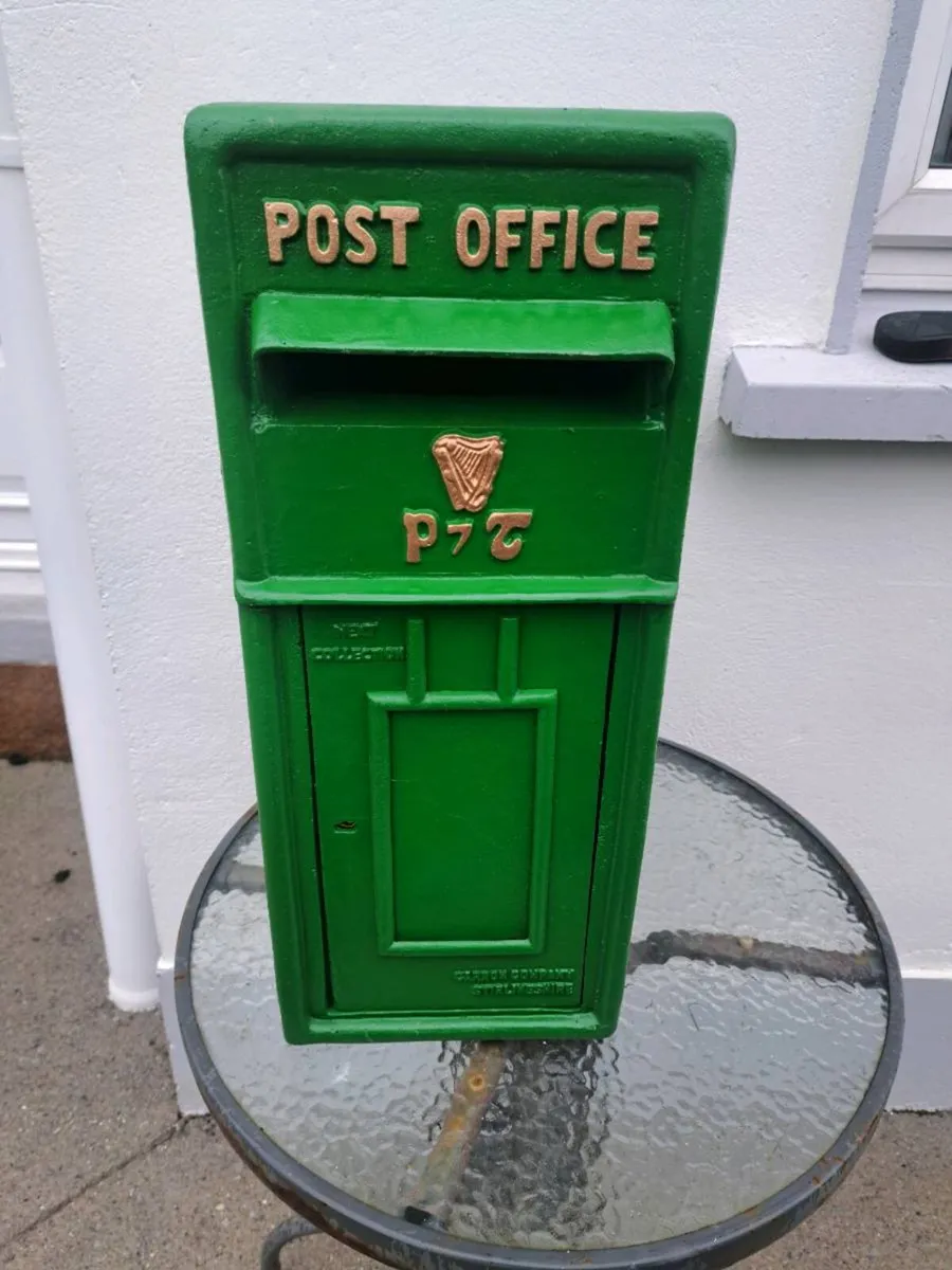 Large  cast iron  post box - Image 1