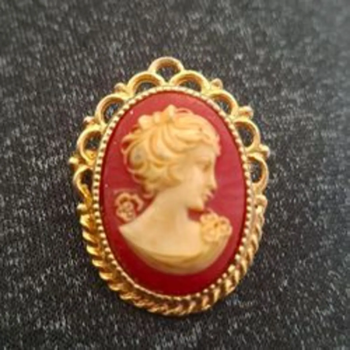 Vintage Cameo Brooch dating from the 1960’s - Image 1