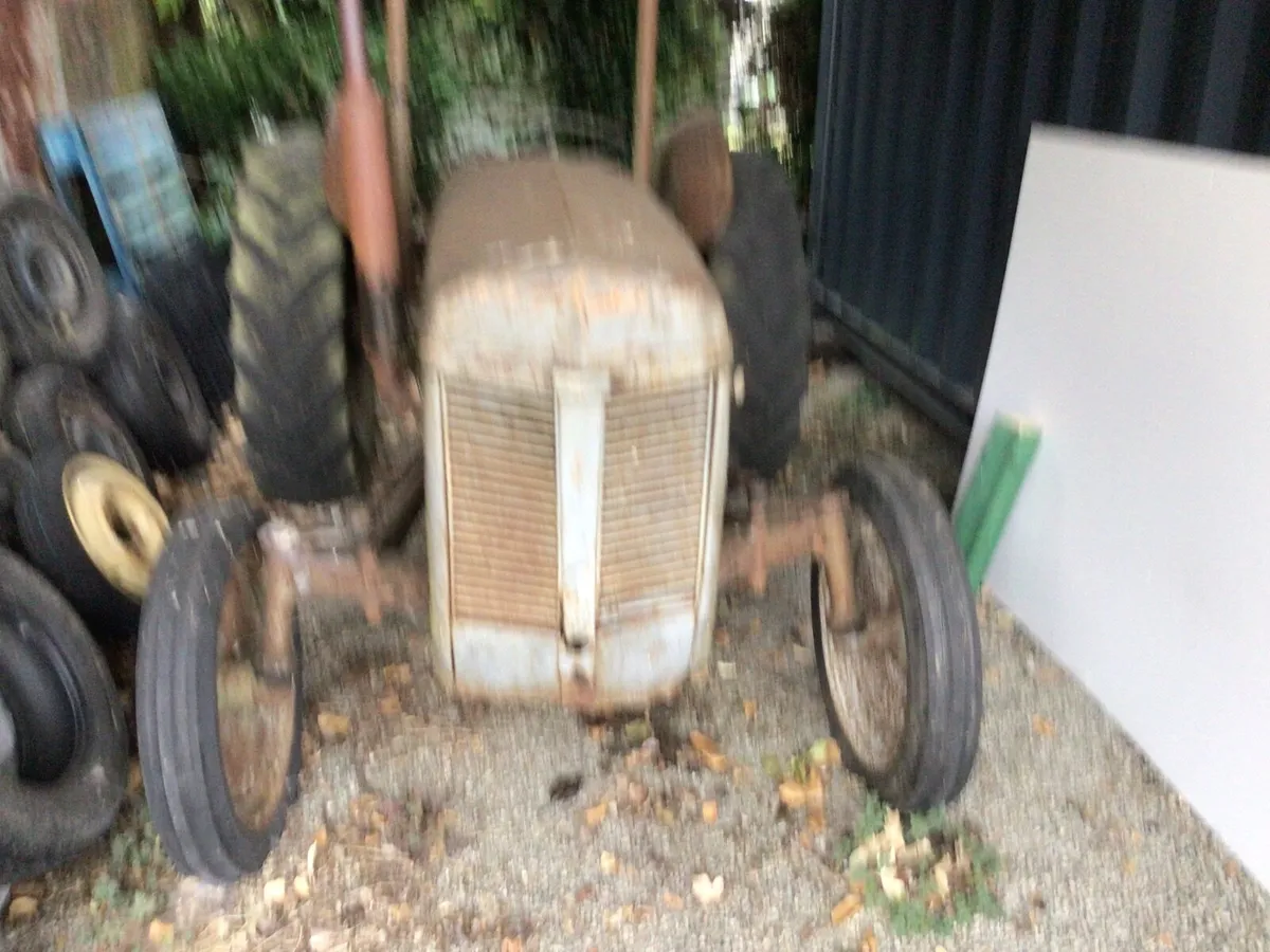 Vintage tractor ( Massey Ferguson - Image 1