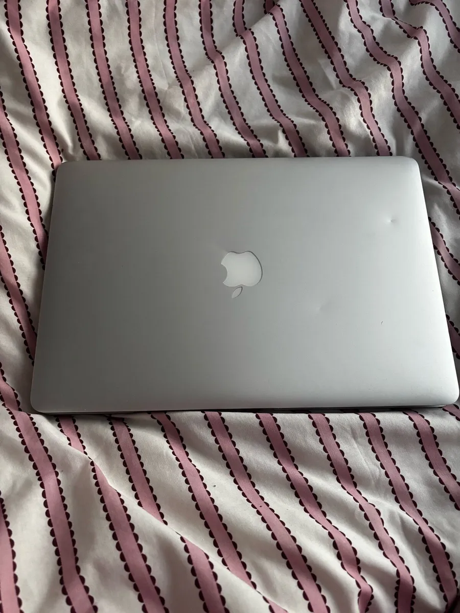 Apple MacBook Pro 15-inch Mid-2015 - Image 2